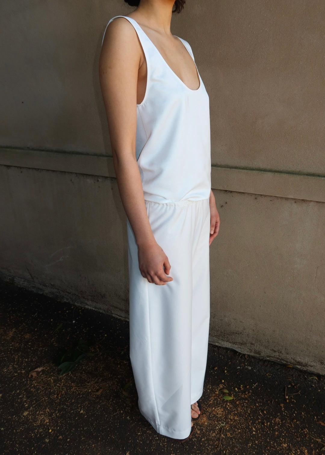 Elastic waist trouser. White