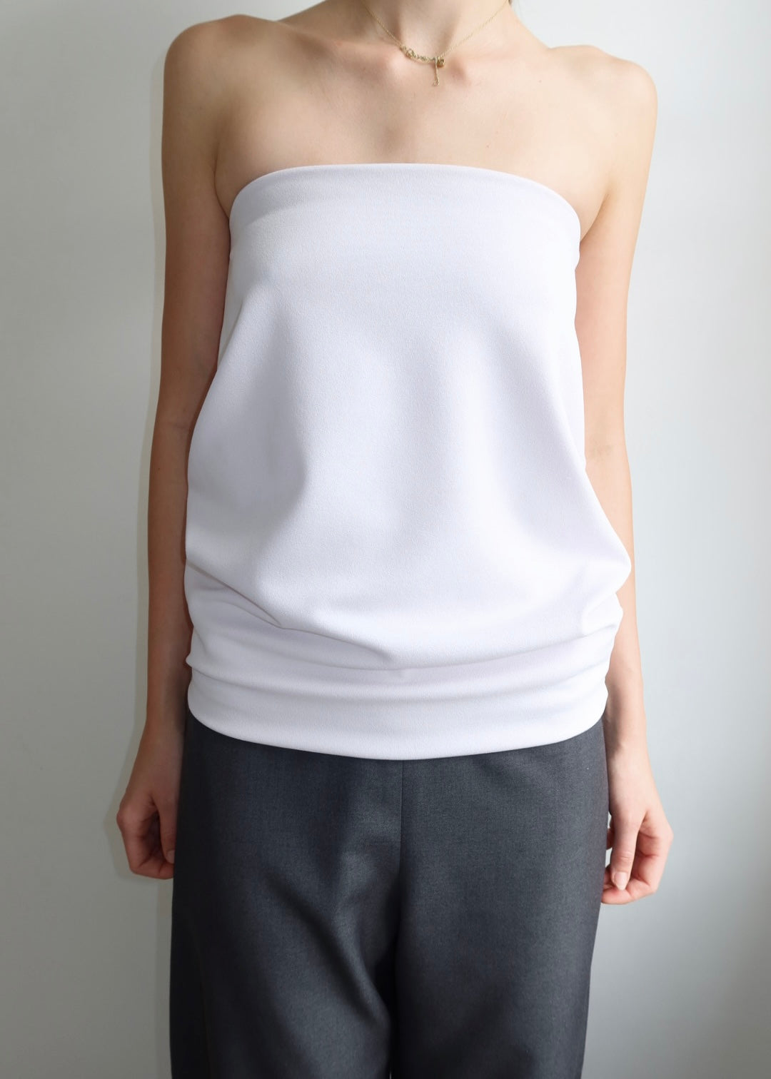 Structured strapless top. Pink