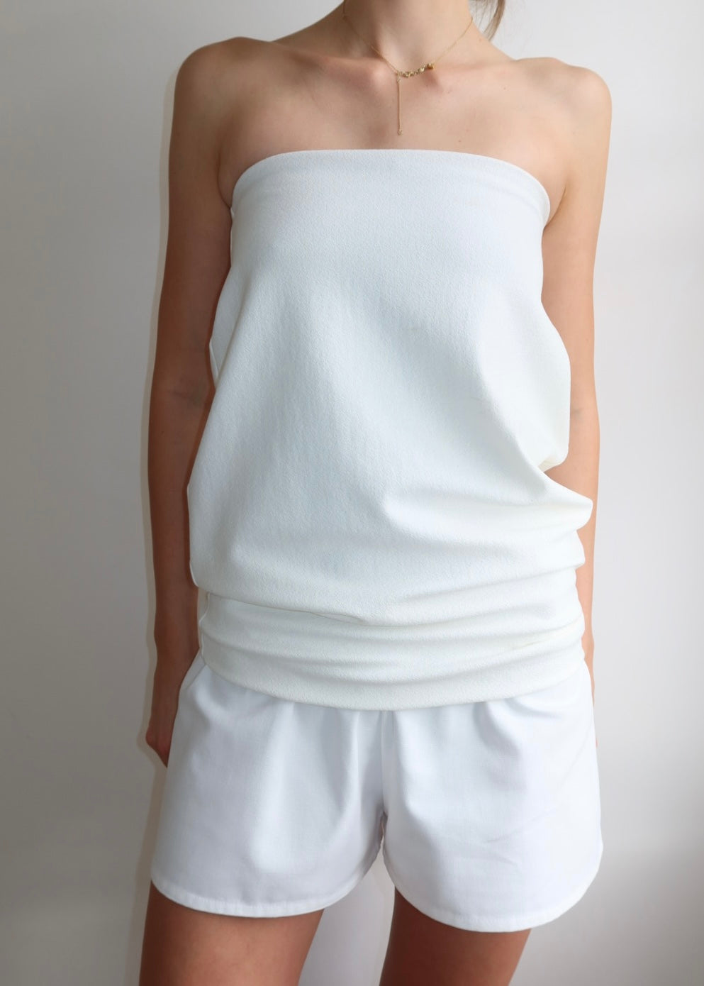 Structured strapless top. White