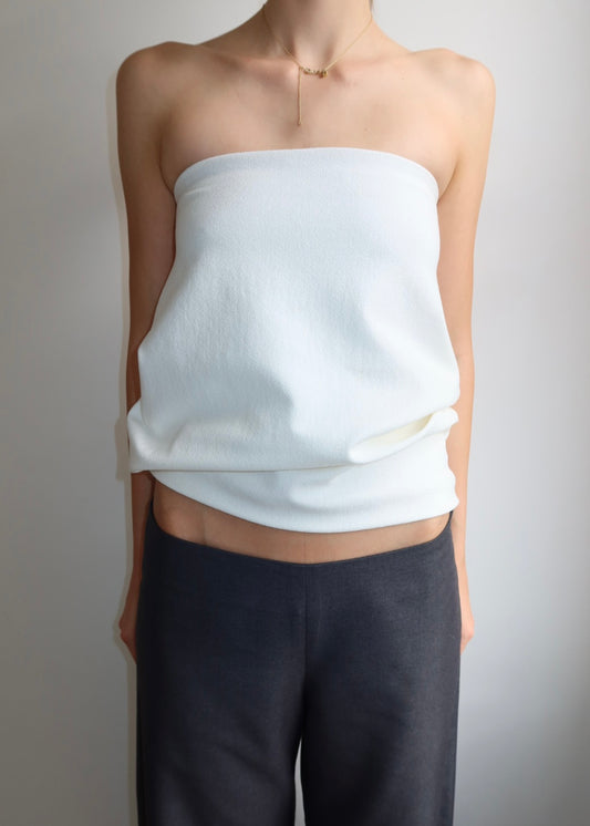 Structured strapless top. White