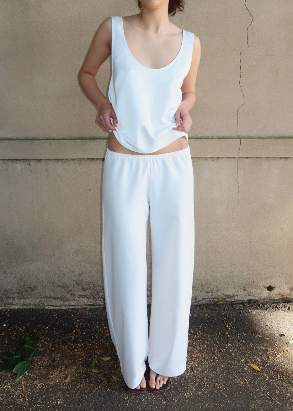 Elastic waist trouser. White