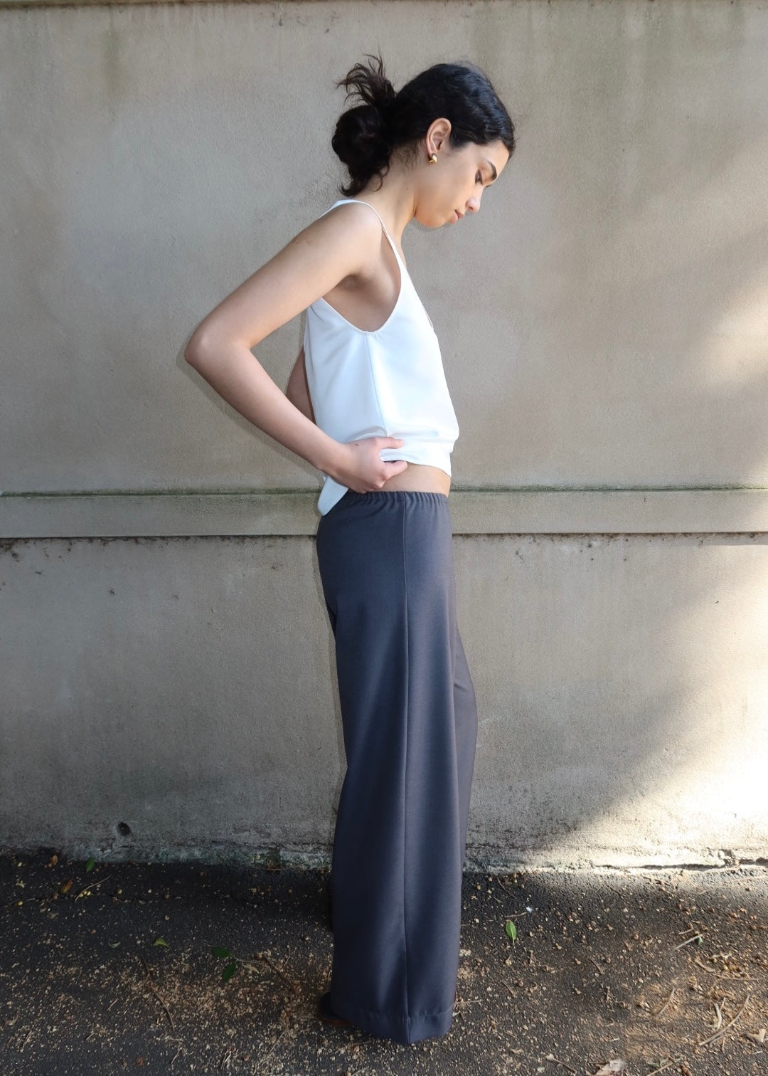 Elastic waist trouser. Charcoal